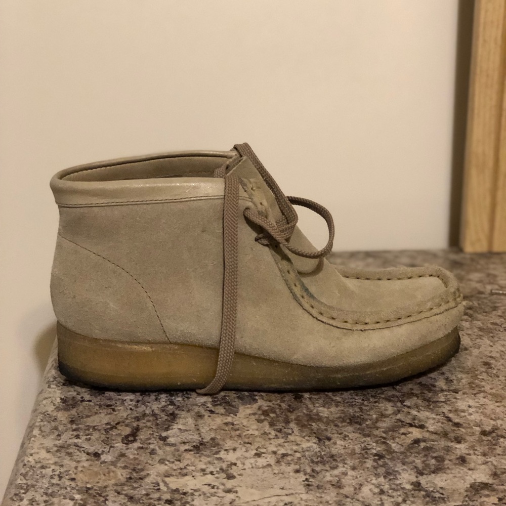 Women’s Clark Wallabees 6.5